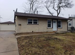 114 E Streamwood Blvd, Streamwood, IL 60107