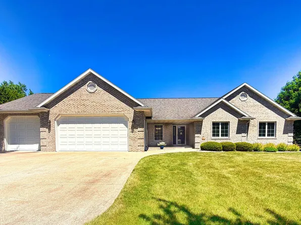74 Stonefield Ct, Oshkosh, WI 54902