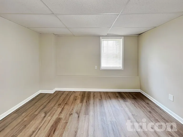 401 Breeze Way — Photo 14
