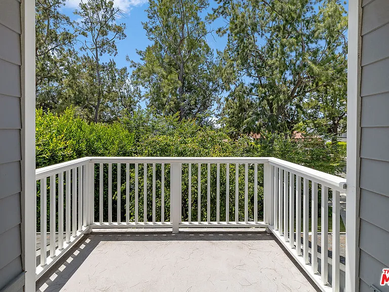1147 Centinela Ave — Photo 8