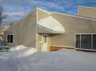 167 Parkview Cir, Grand Forks, ND 58201
