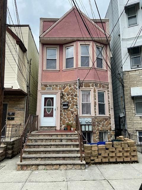 1st image of 170 Boyd Ave