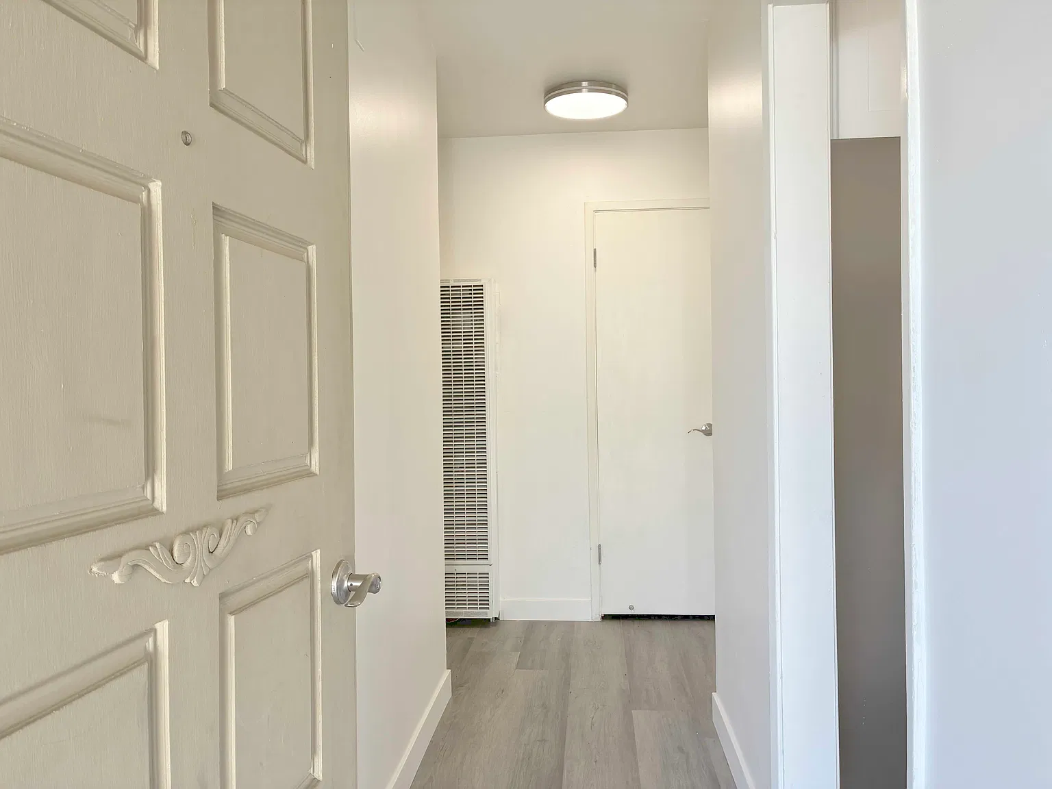 4 bed, 1132 sqft, $3,925 — Photo 3