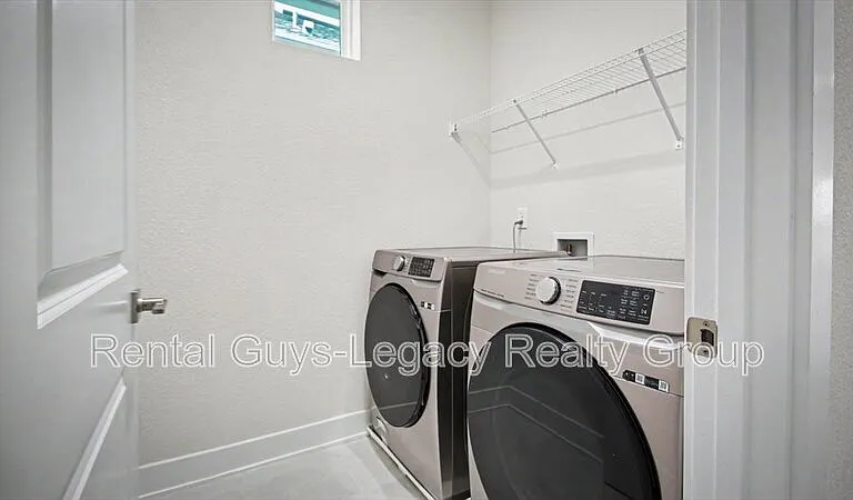 409 Crestview Dr — Photo 23