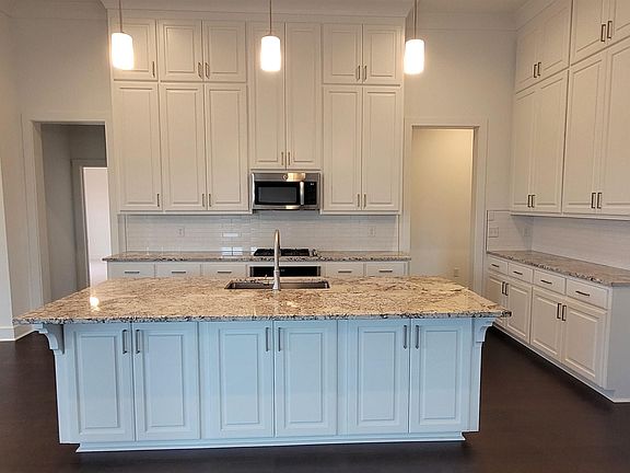 4th image of 10130 Oak Colony Blvd