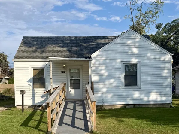 121 N Raymond St, Griffith, IN 46319