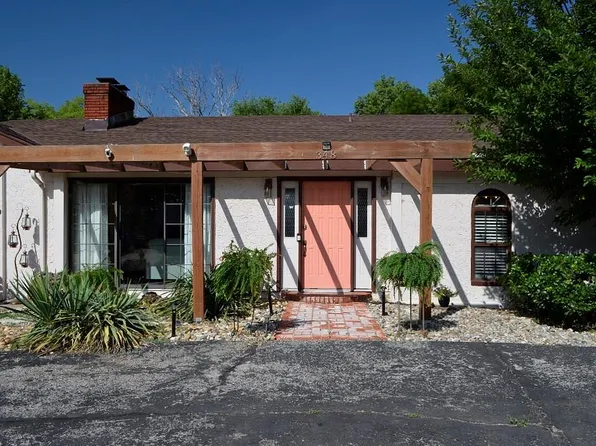 348 NW Woodland Rd, Riverside, MO 64150