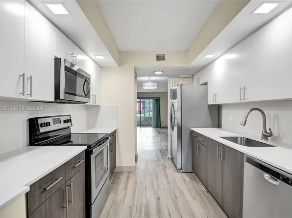 12750 SW 4th Ct APT 111J, Pembroke Pines, FL 33027