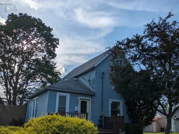 12 Dale Ave, Shelby, OH 44875
