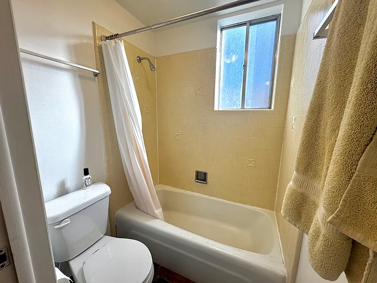 764 N 700 E — Photo 16