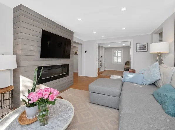 37 Hillcrest Ave, Beverly, MA 01915