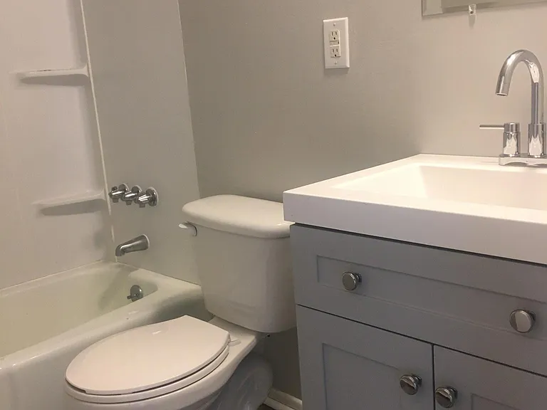 859 Moon Rd #PET FRIENDLY — Photo 14