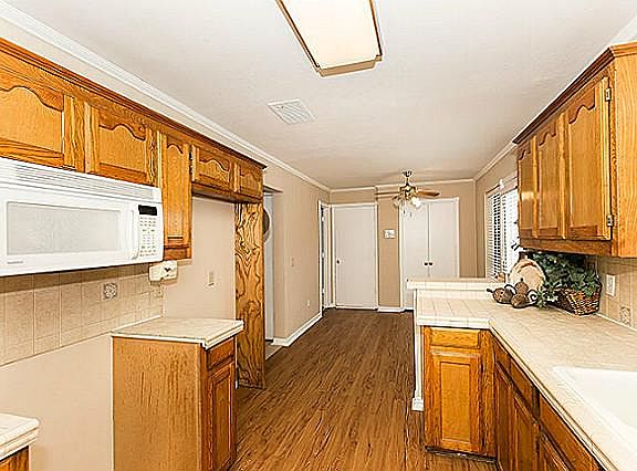 5th image of 331 Pin Oak Ln