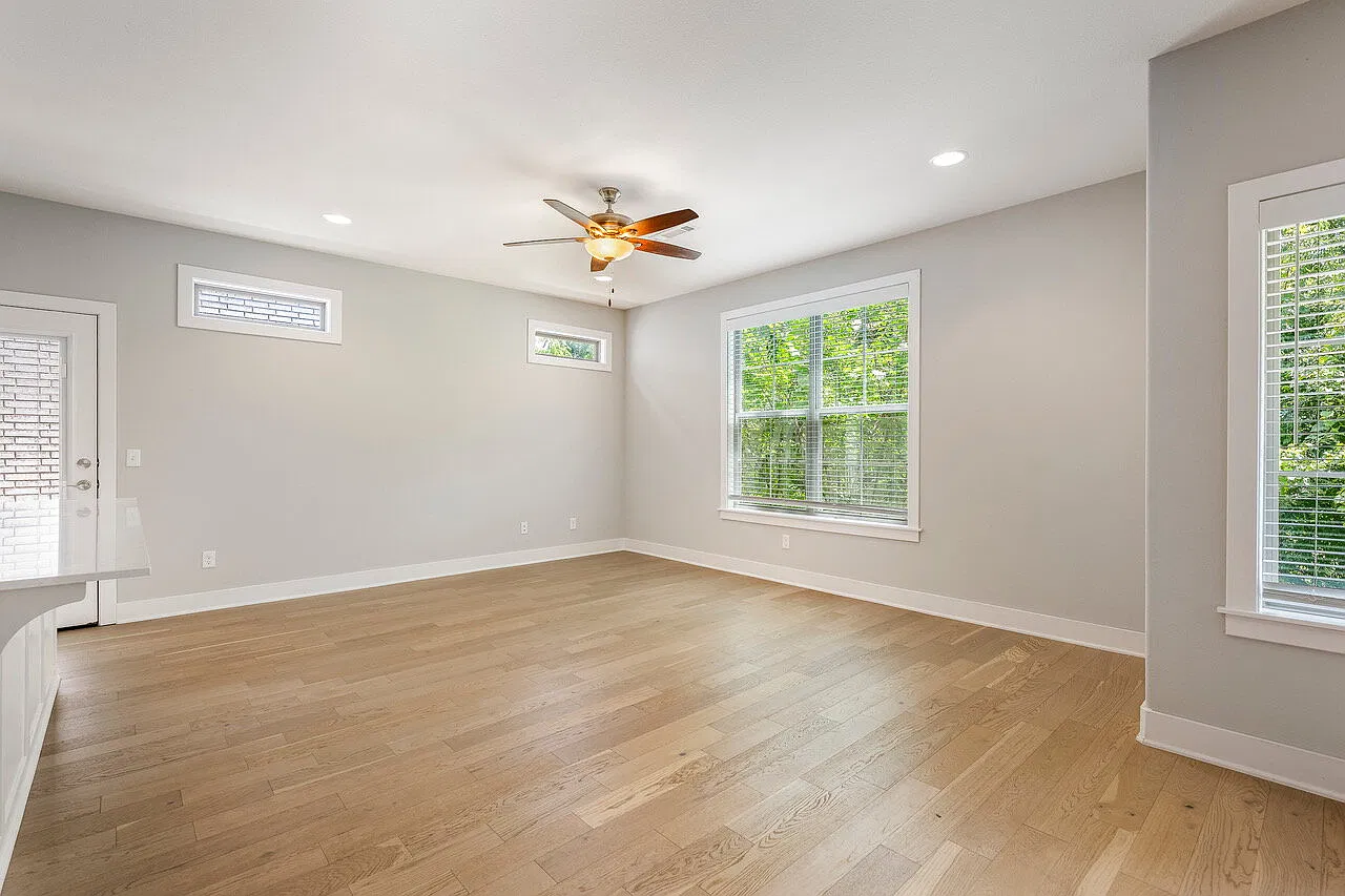 3 bed, 2.5 bath, 1729 sqft, $2,000 — Photo 3