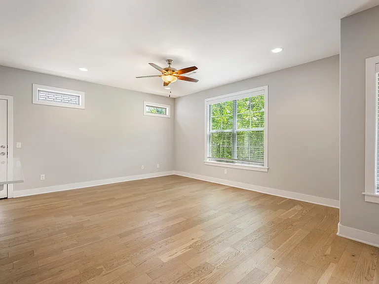 2369 E Amherst Aly — Photo 4
