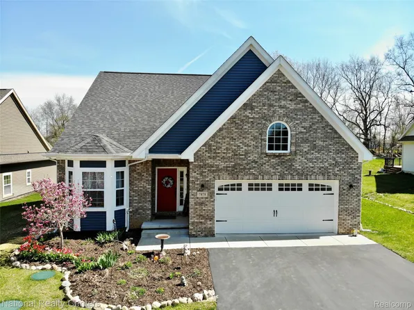 7478 Village Ct #27, Davisburg, MI 48350