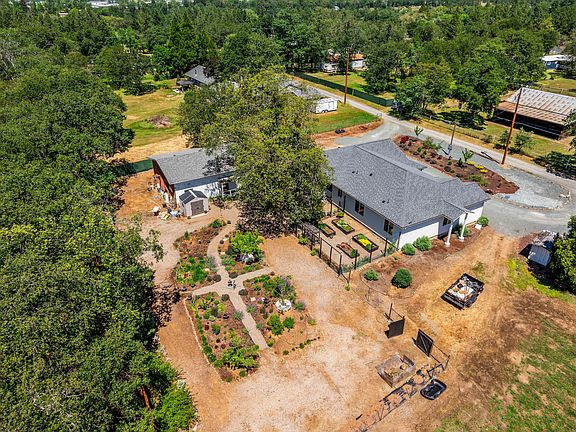 3rd image of 3151 Camp Joy Rd