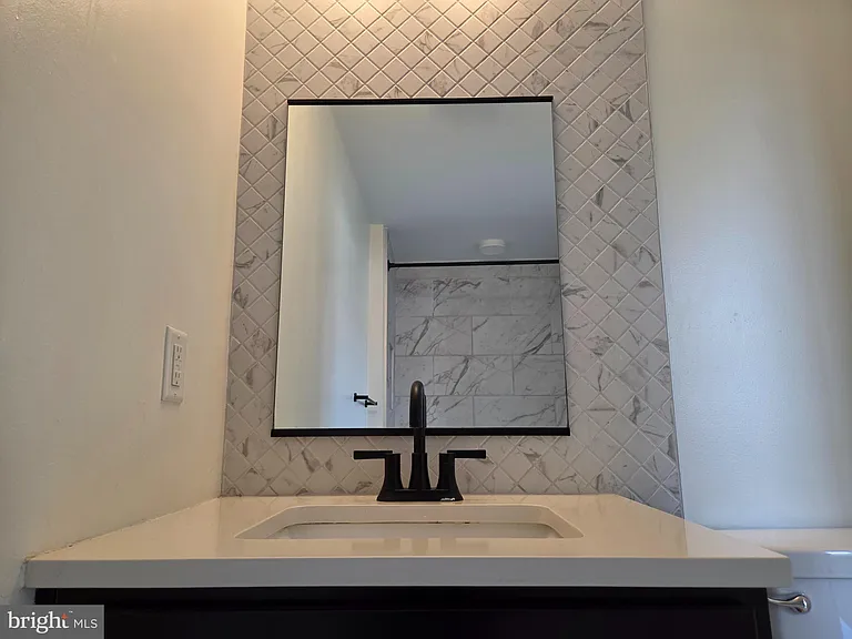 102 Hanover St #302 — Photo 15
