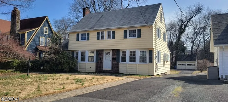 526 Central Ave photo 1