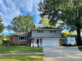1478 N Circle View Dr, Seven Hills, OH