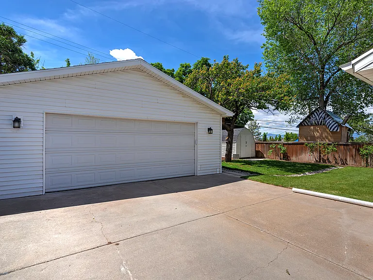 2538 E Wilmington Ave — Photo 13