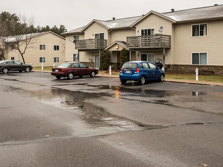 Pine Ridge Apartments — Photo 2