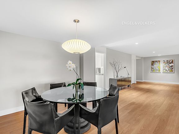 5th image of 106 Central Park S APT 16A
