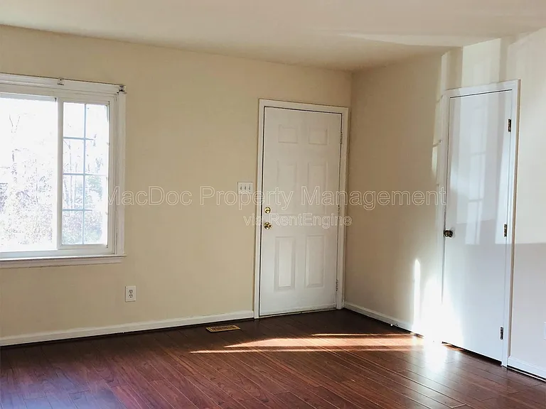 11001 Westminster Ct — Photo 12