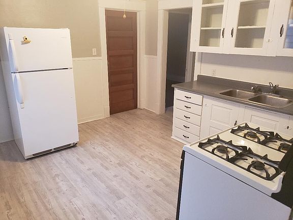 3rd image of 1 Gualbert St #1