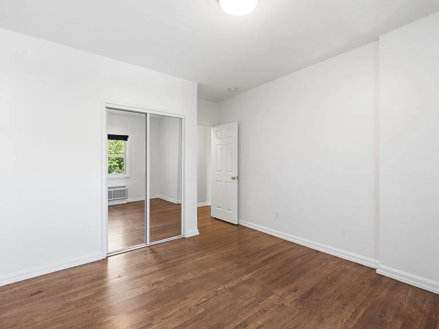 2 bed, 757 sqft, $1,800 — Photo 2