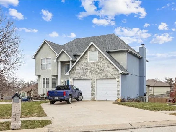 1302 SW 4th St, Oak Grove, MO 64075