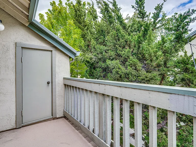 1006 Summerplace Dr — Photo 3