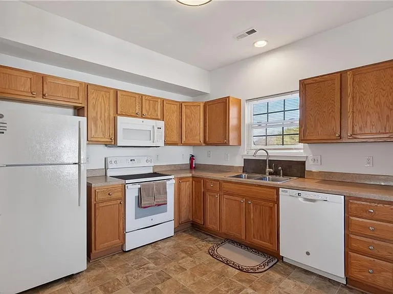 8125 Redmon Rd #B — Photo 7