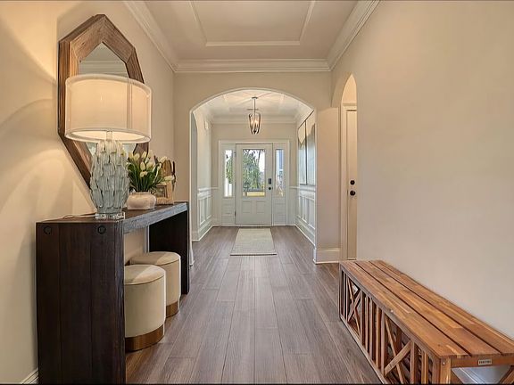 3rd image of 206 Grange Cir