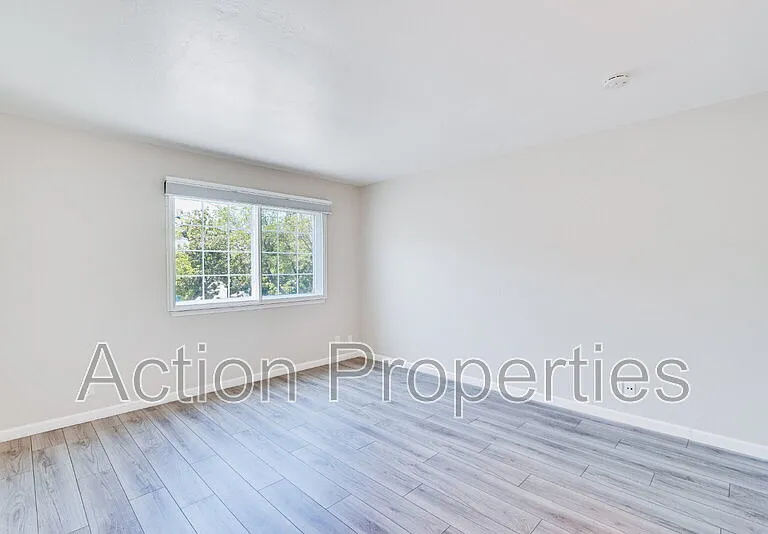2091 San Luis Ave #8 — Photo 17