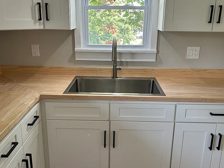 17416 Woodford Ave — Photo 12