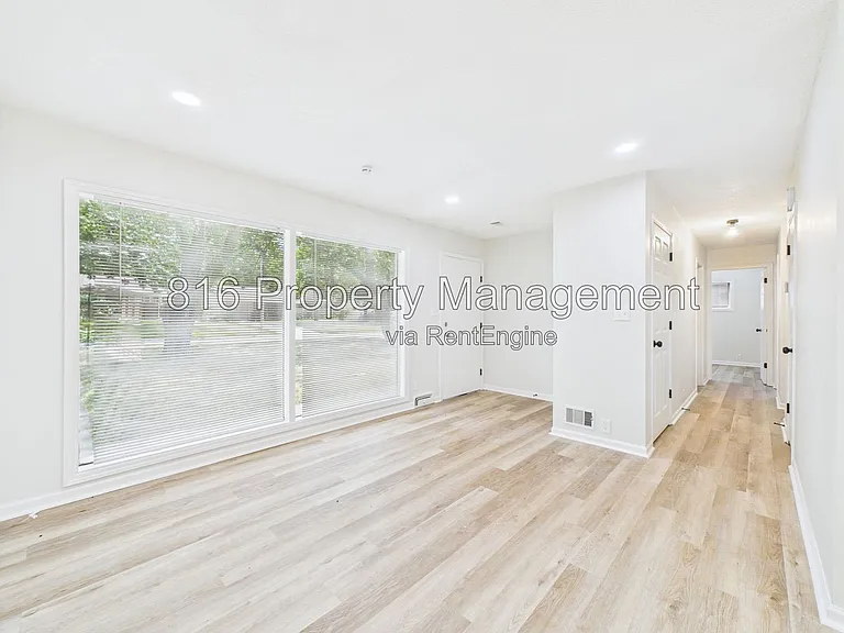 11230 Corrington Ave — Photo 4