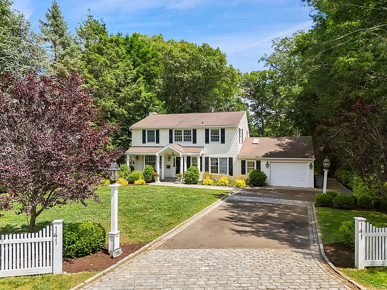 141 Idlewood Dr — Photo 1