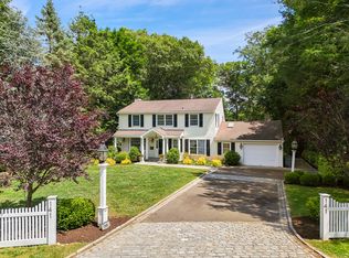 141 Idlewood Dr, Stamford, CT 06905