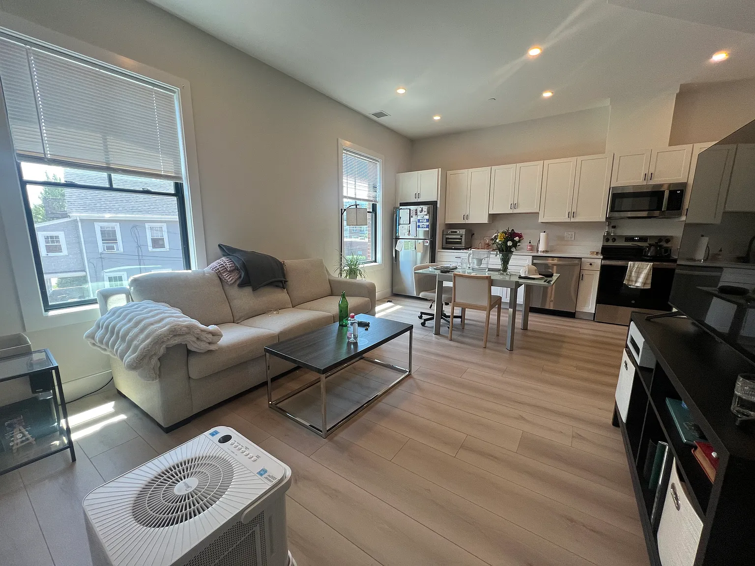 1 bed, 700 sqft, $2,385 — Photo 3