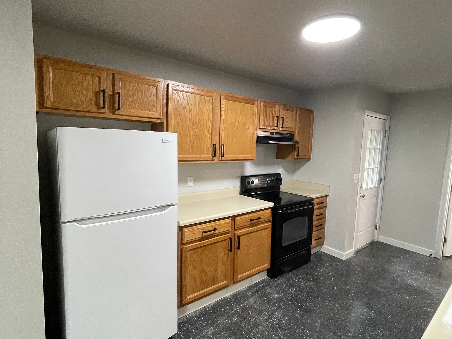 3 bed, 1150 sqft, $1,750 — Photo 4