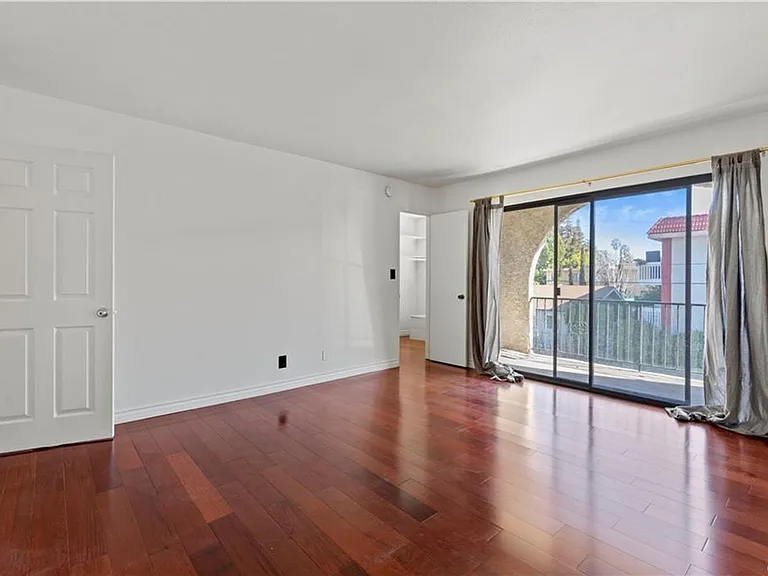 13243 Vanowen St #3 — Photo 10