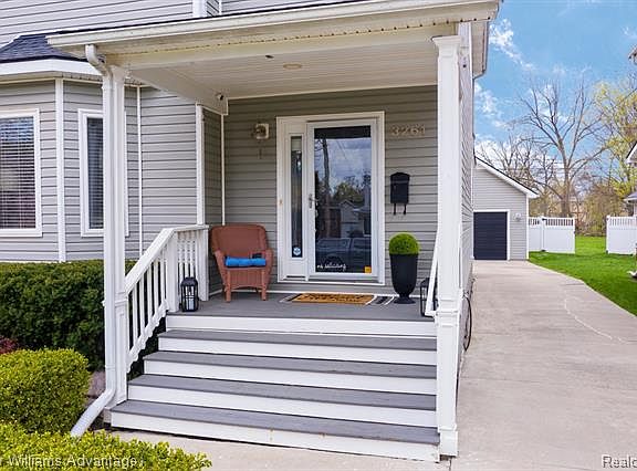 4th image of 3261 Garden Ave