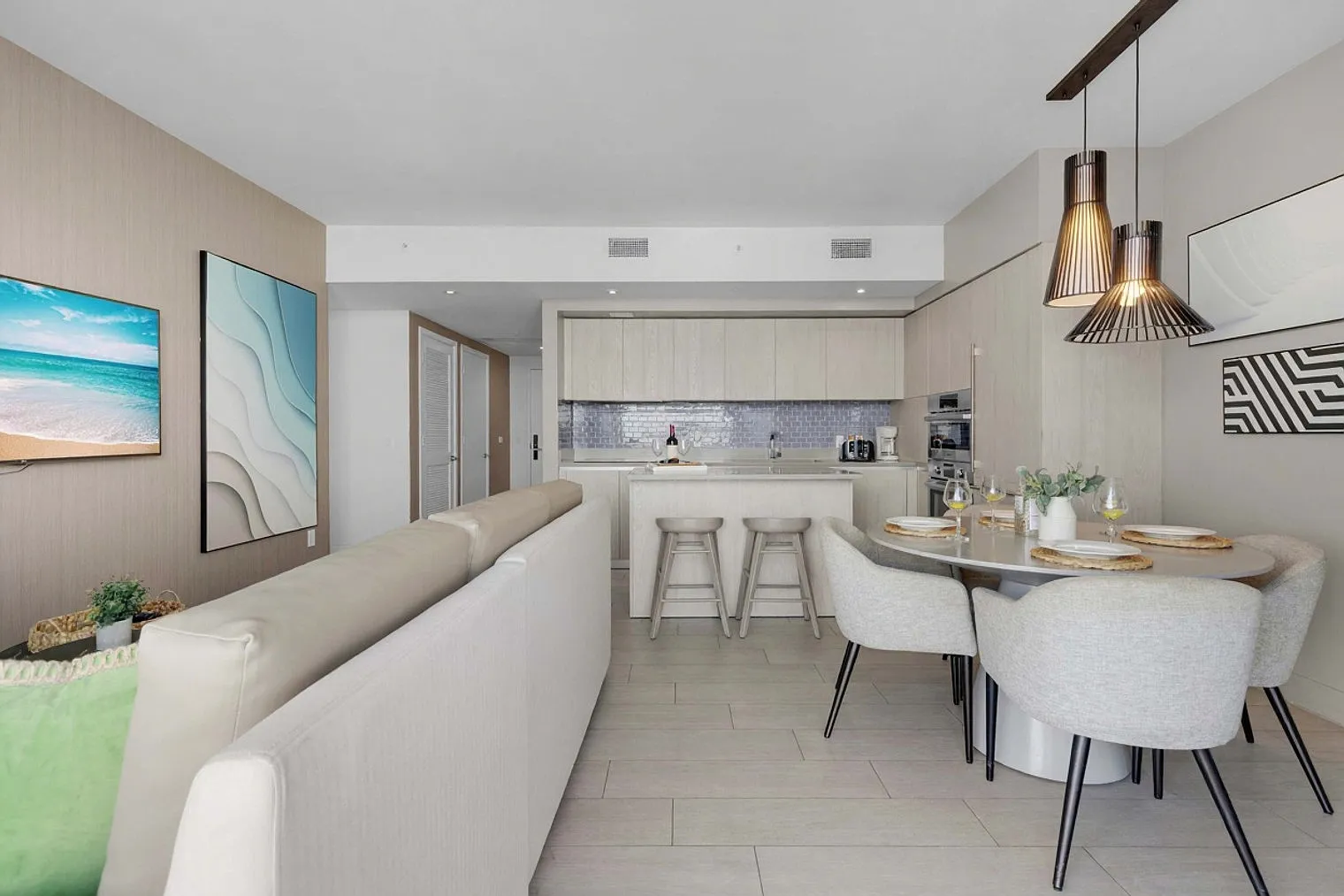 3 bed, 2.0 bath, 1194 sqft, $7,059 — Photo 3