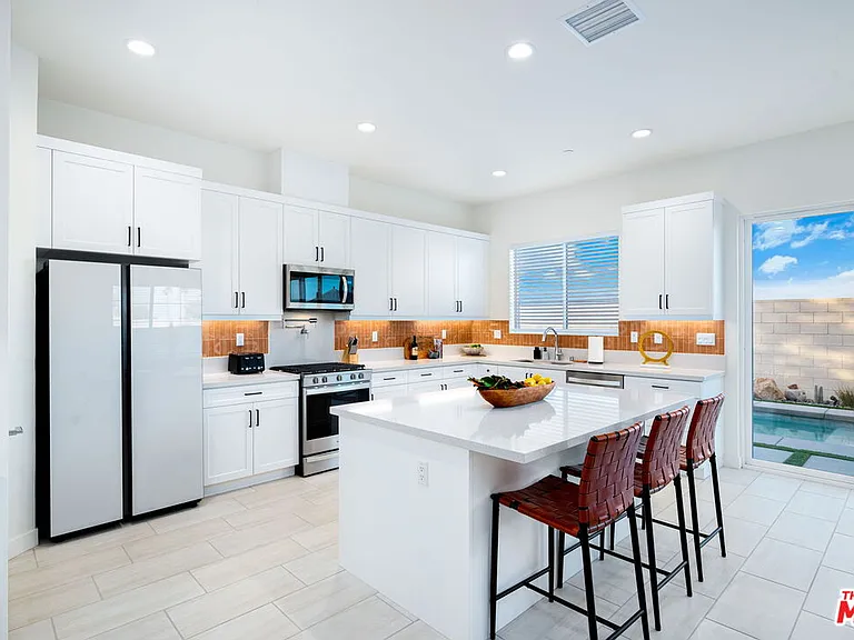 1605 3/4 Candela Ct — Photo 6