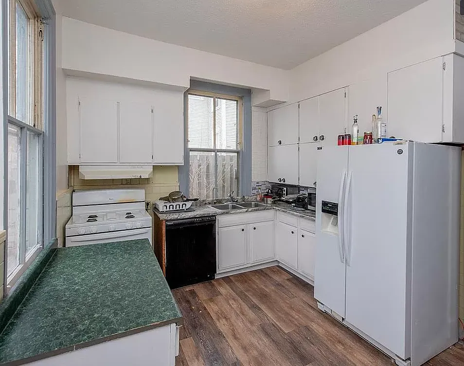 5 bed, 2241 sqft, $3,125 — Photo 4