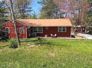 105 Squaw Hollow Trl, Dingmans Ferry, PA 18328