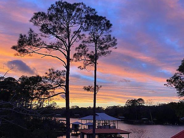 464 Bayou Cir
