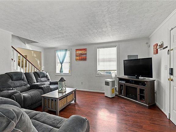 2nd image of 1805 Roanoke Ave