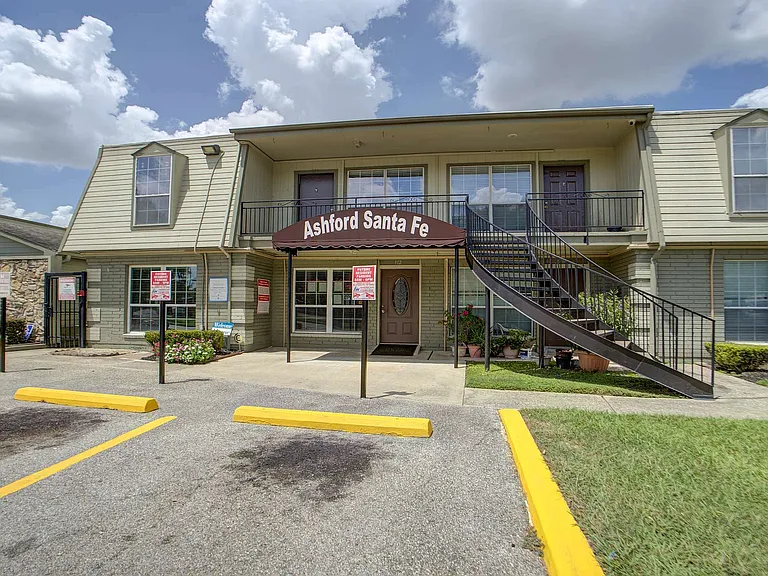 Ashford Santa Fe Leasing Office Exterior